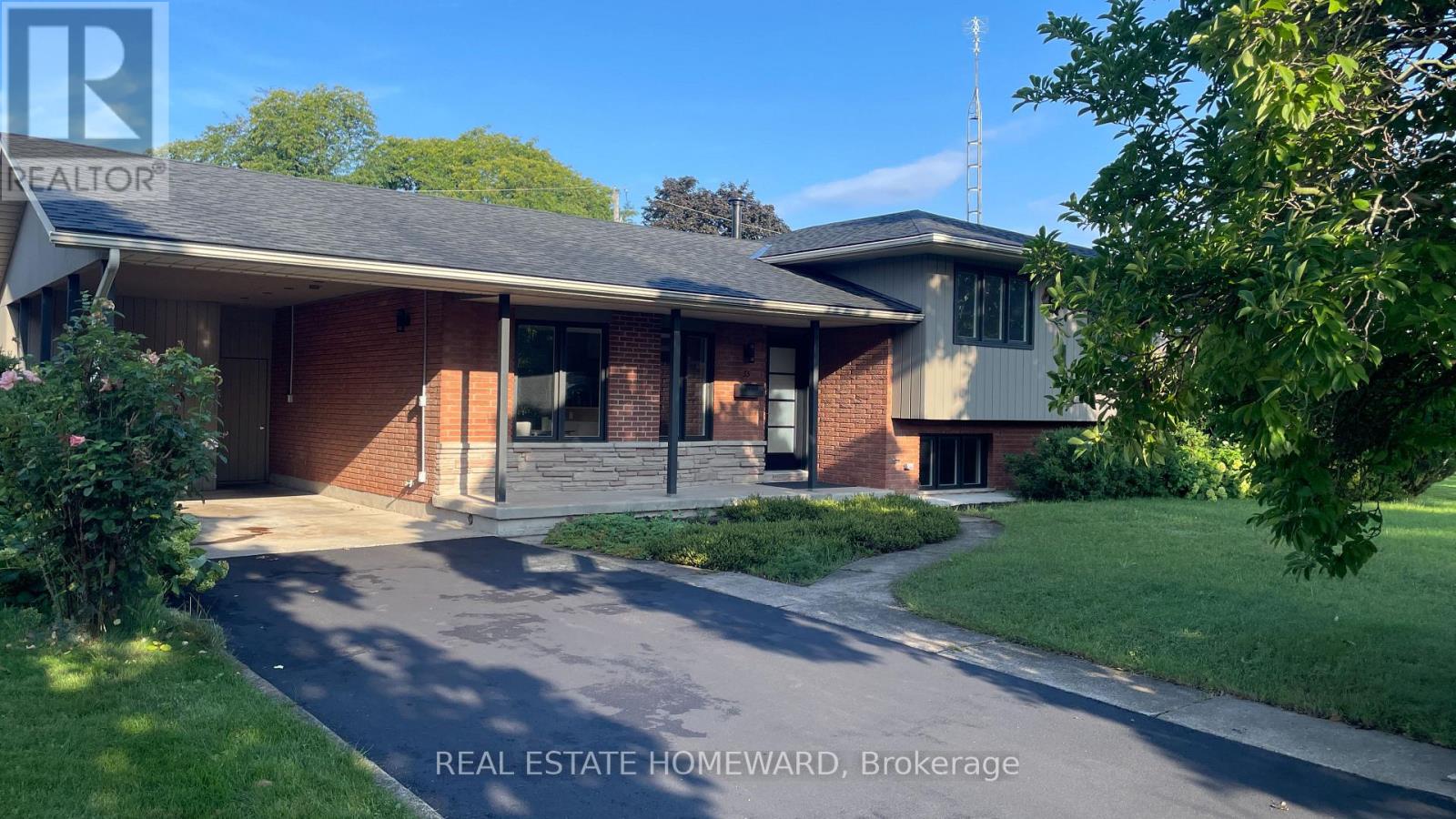 33 STRATHCONA DRIVE