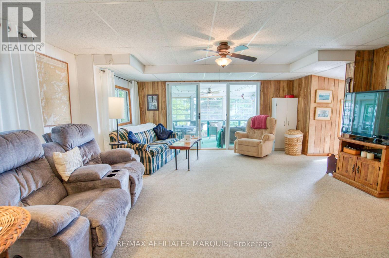 54 Thompson Lane Property Photo 6