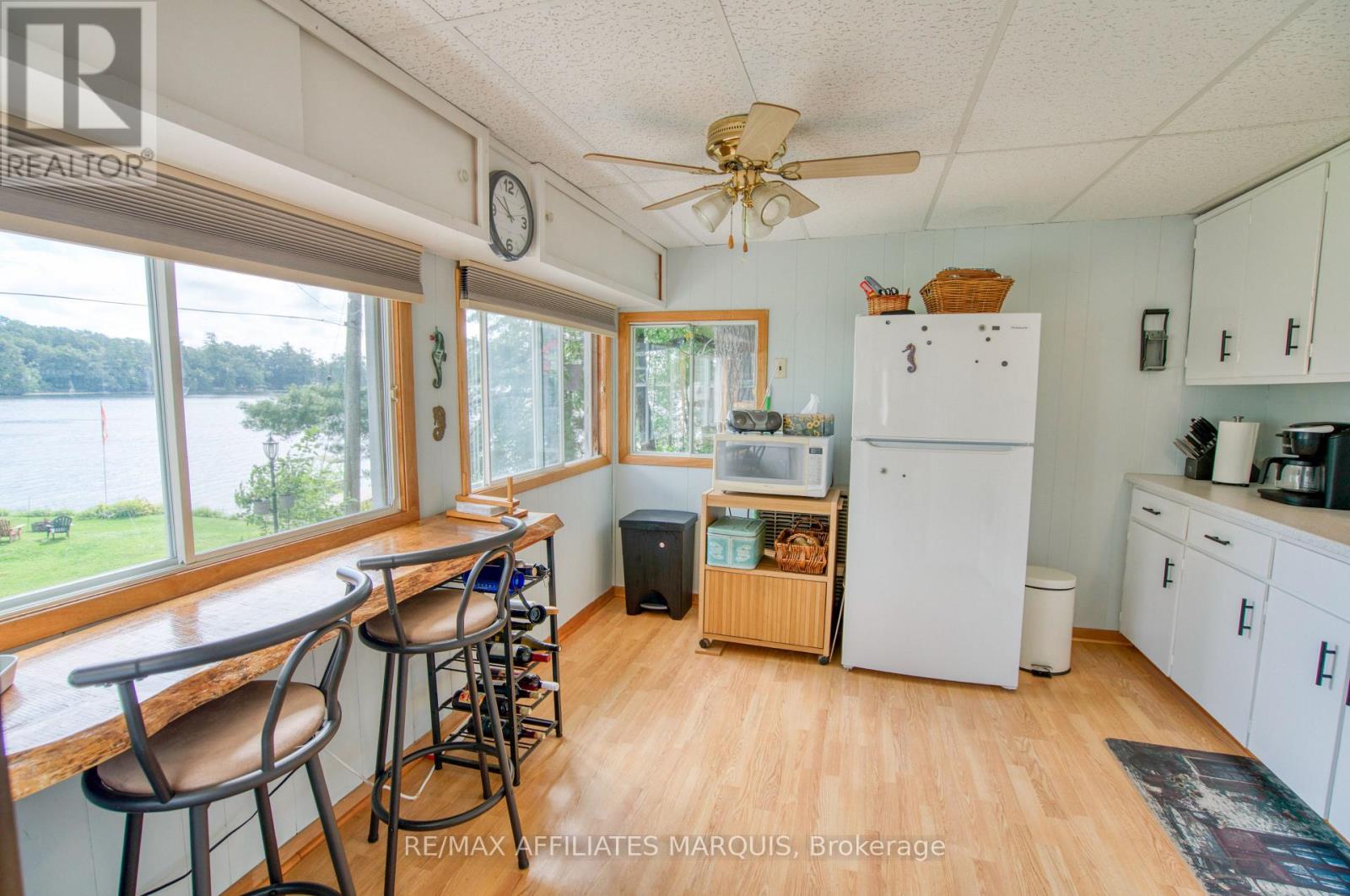 54 Thompson Lane Property Photo 7