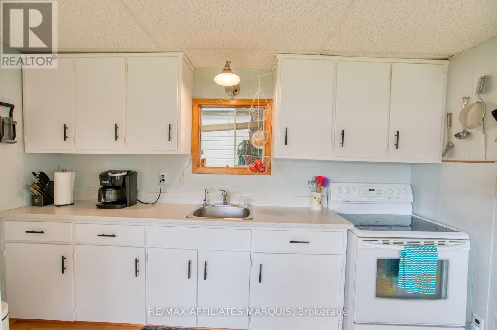 54 Thompson Lane Property Photo 10