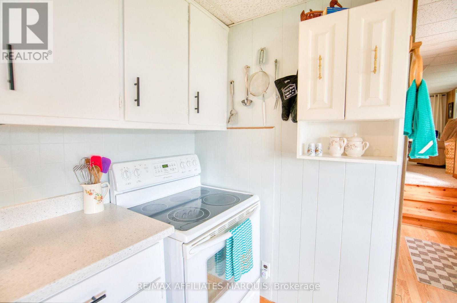 54 Thompson Lane Property Photo 11