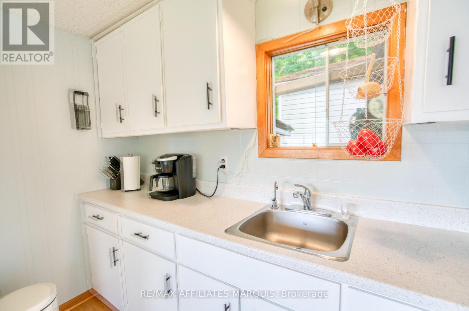 54 Thompson Lane Property Photo 12