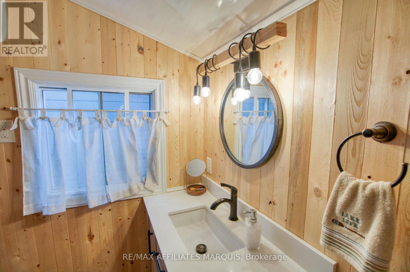 54 Thompson Lane Property Photo 14