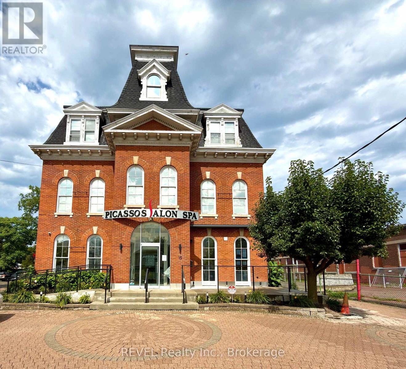 15 Welland Avenue Property Photo 6