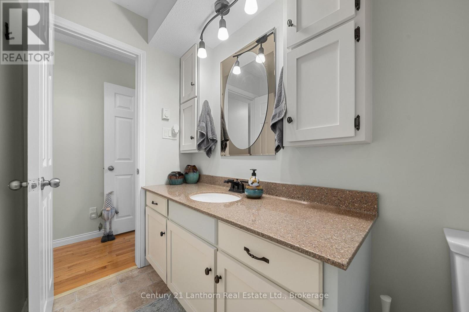 212 Main Street Property Photo 20