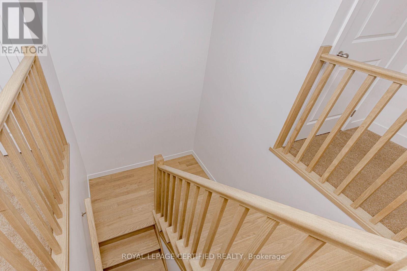26 Oak Forest Common Crescent Property Photo 19