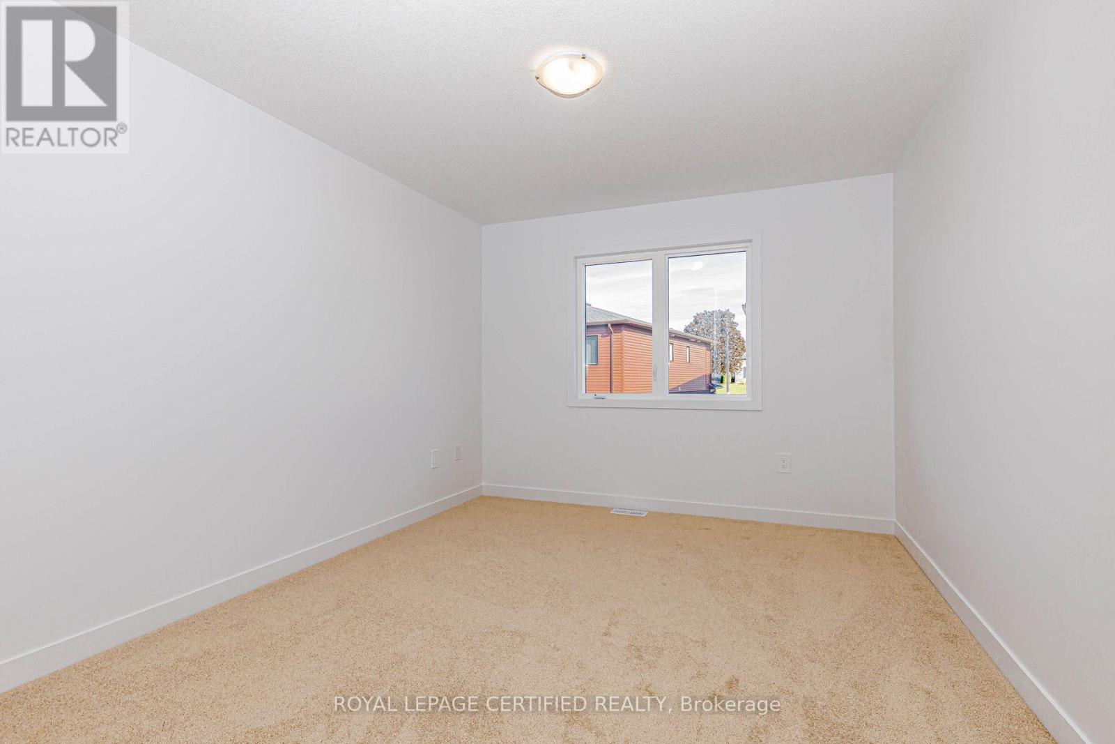 26 Oak Forest Common Crescent Property Photo 21