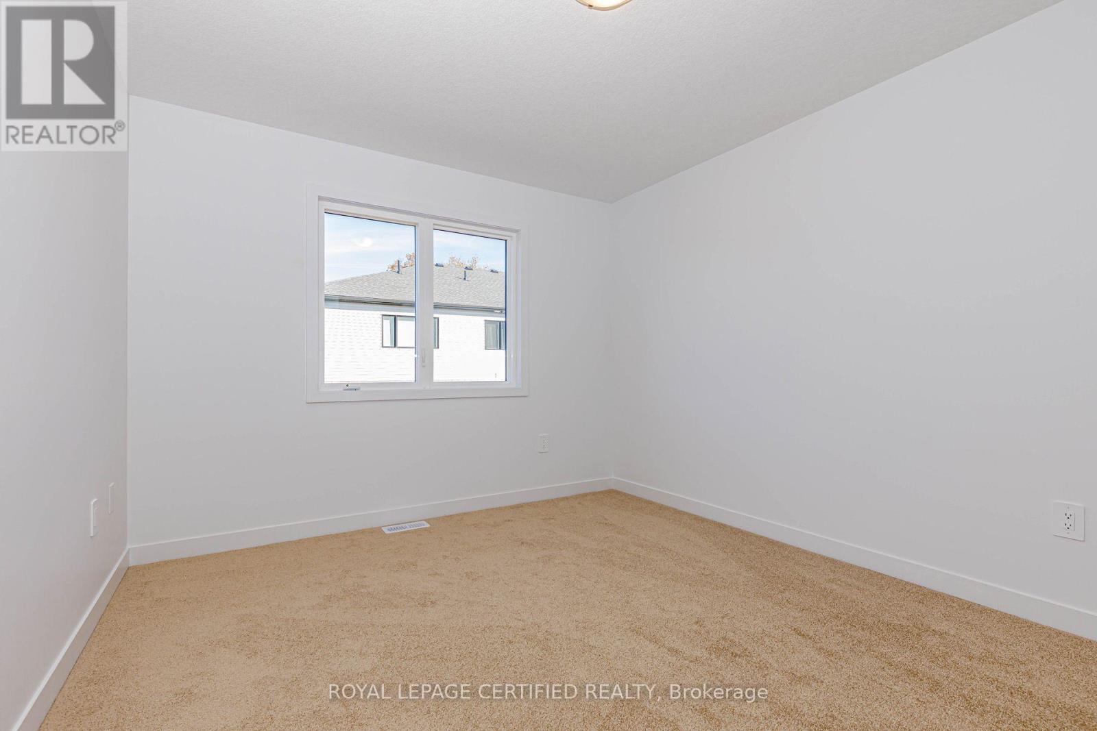 26 Oak Forest Common Crescent Property Photo 22