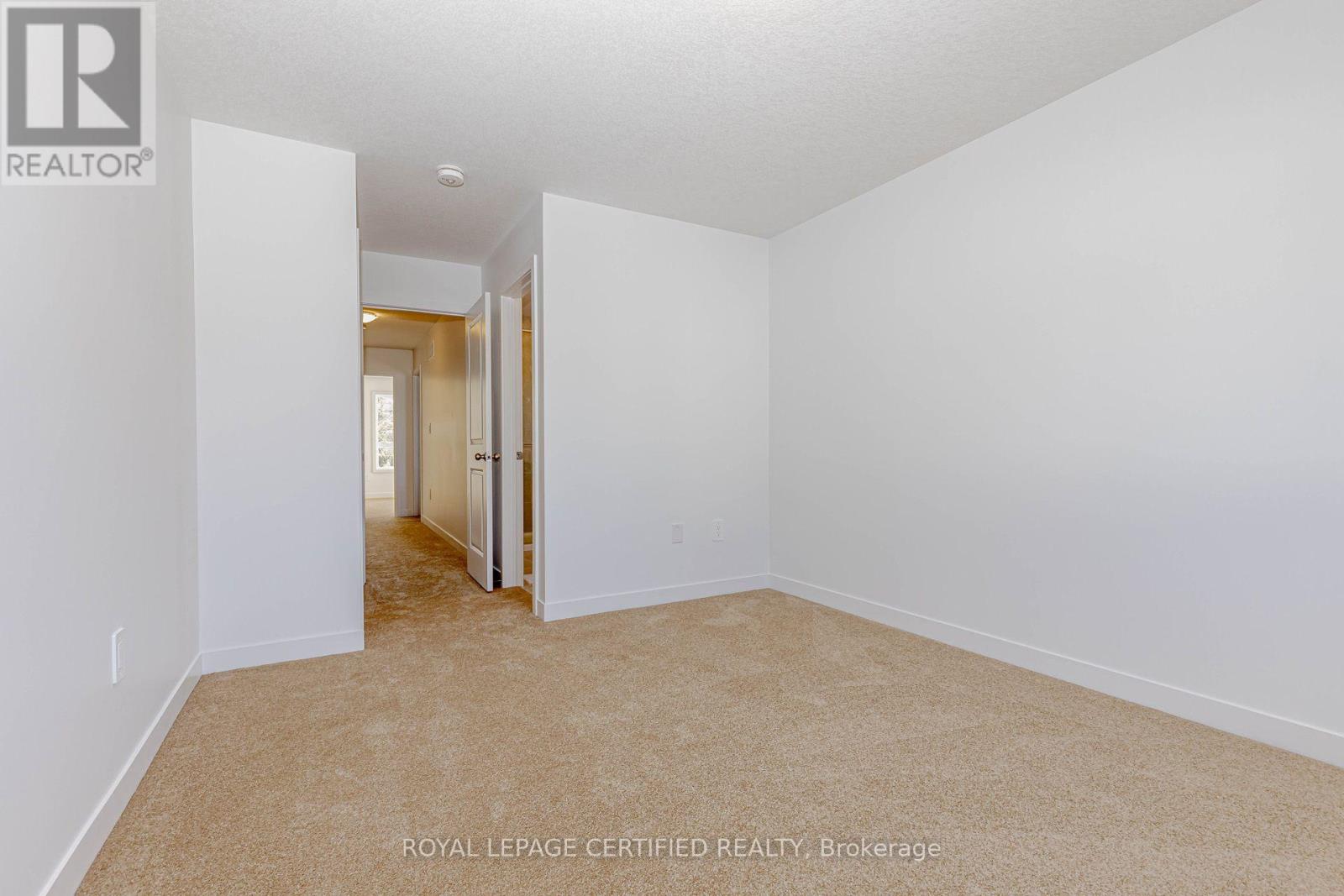 26 Oak Forest Common Crescent Property Photo 23
