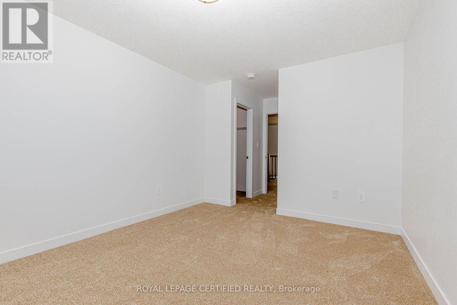 26 Oak Forest Common Crescent Property Photo 24