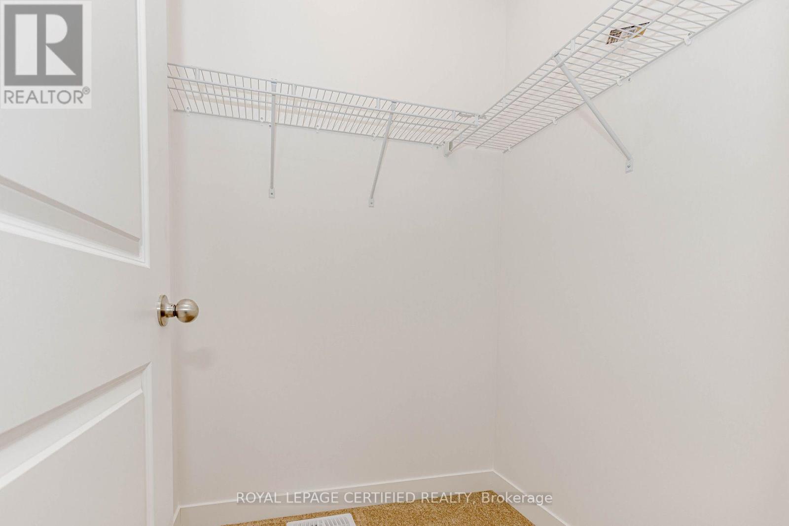 26 Oak Forest Common Crescent Property Photo 25