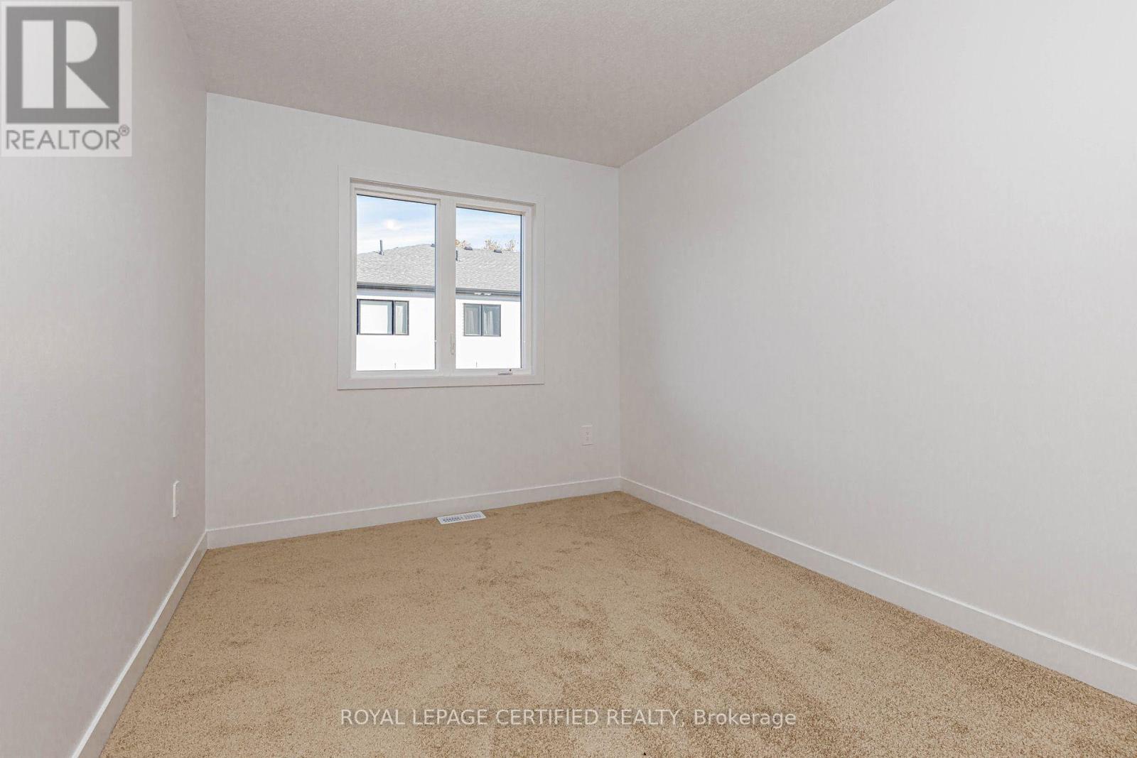 26 Oak Forest Common Crescent Property Photo 30