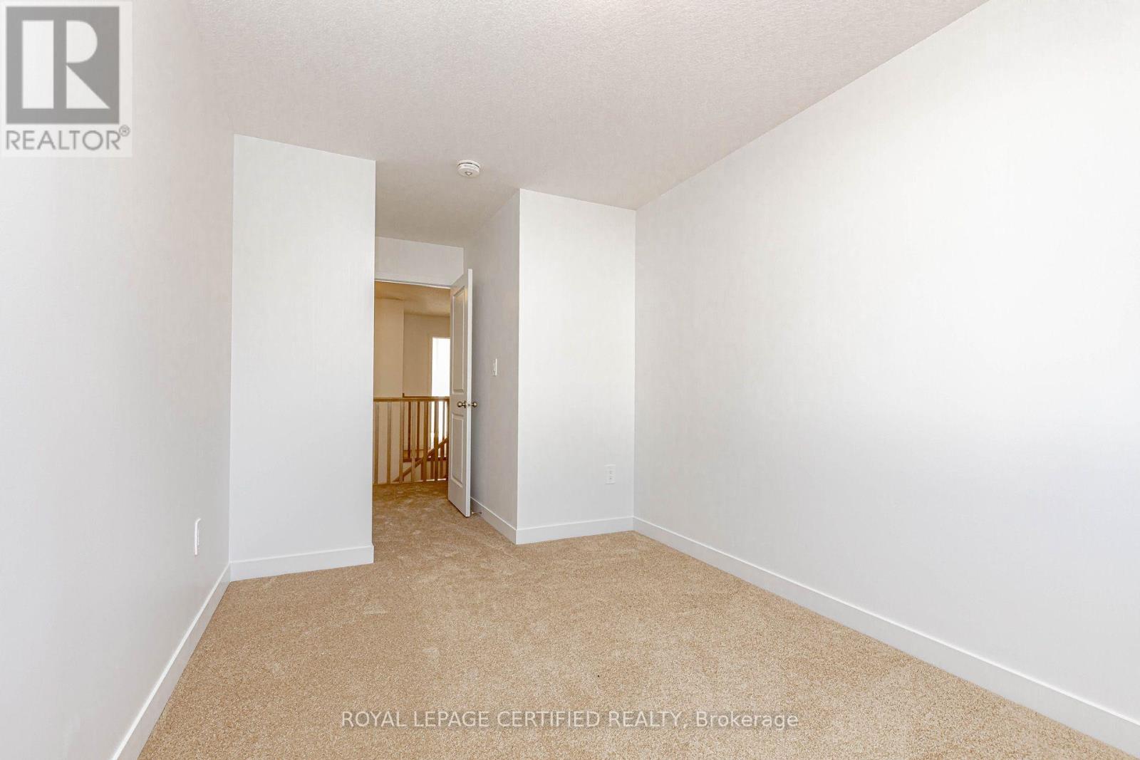 26 Oak Forest Common Crescent Property Photo 31