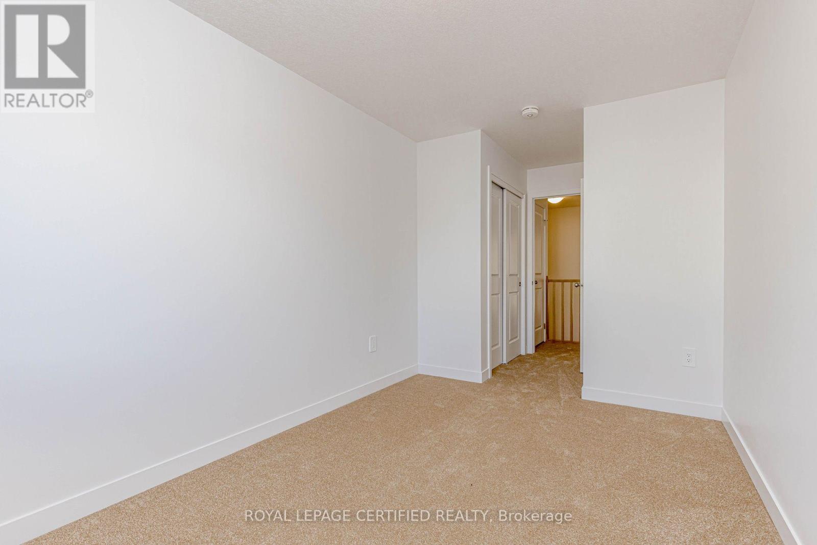 26 Oak Forest Common Crescent Property Photo 32