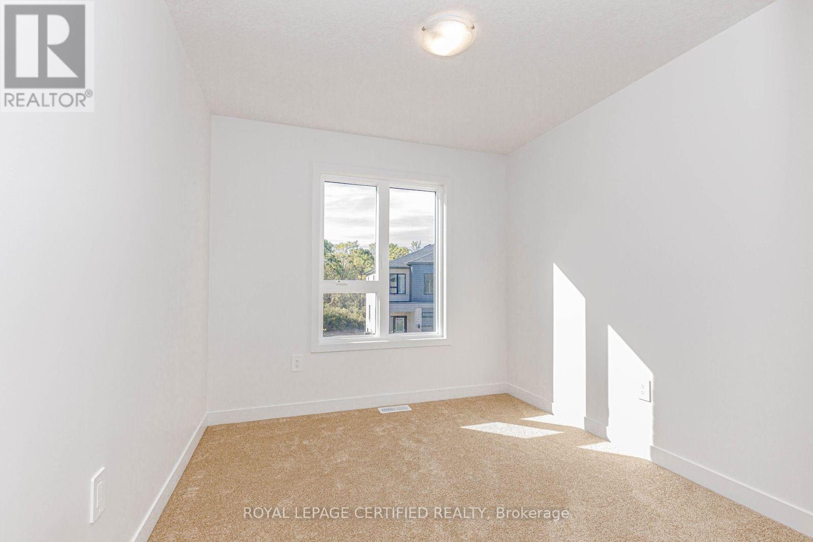 26 Oak Forest Common Crescent Property Photo 36