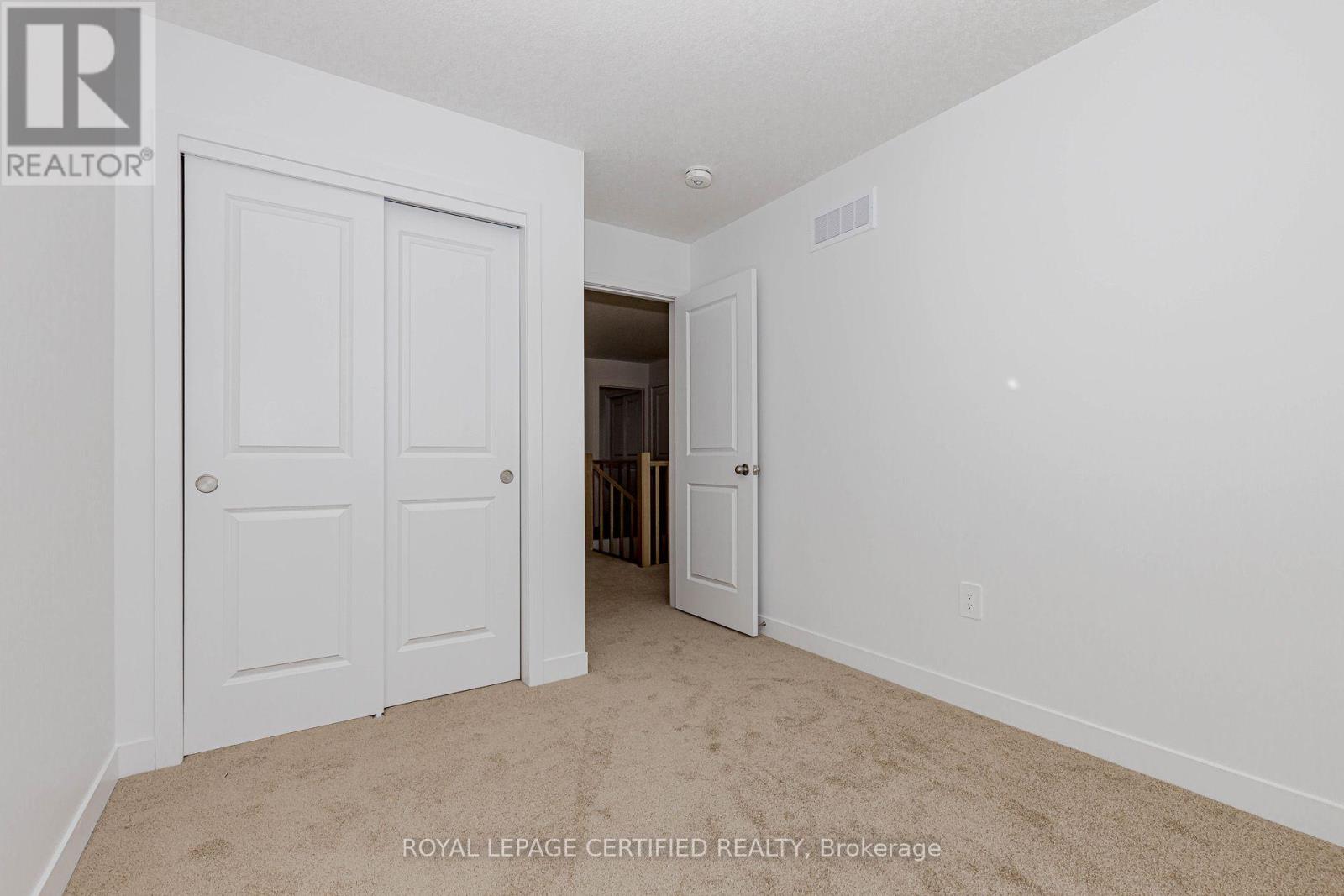 26 Oak Forest Common Crescent Property Photo 38