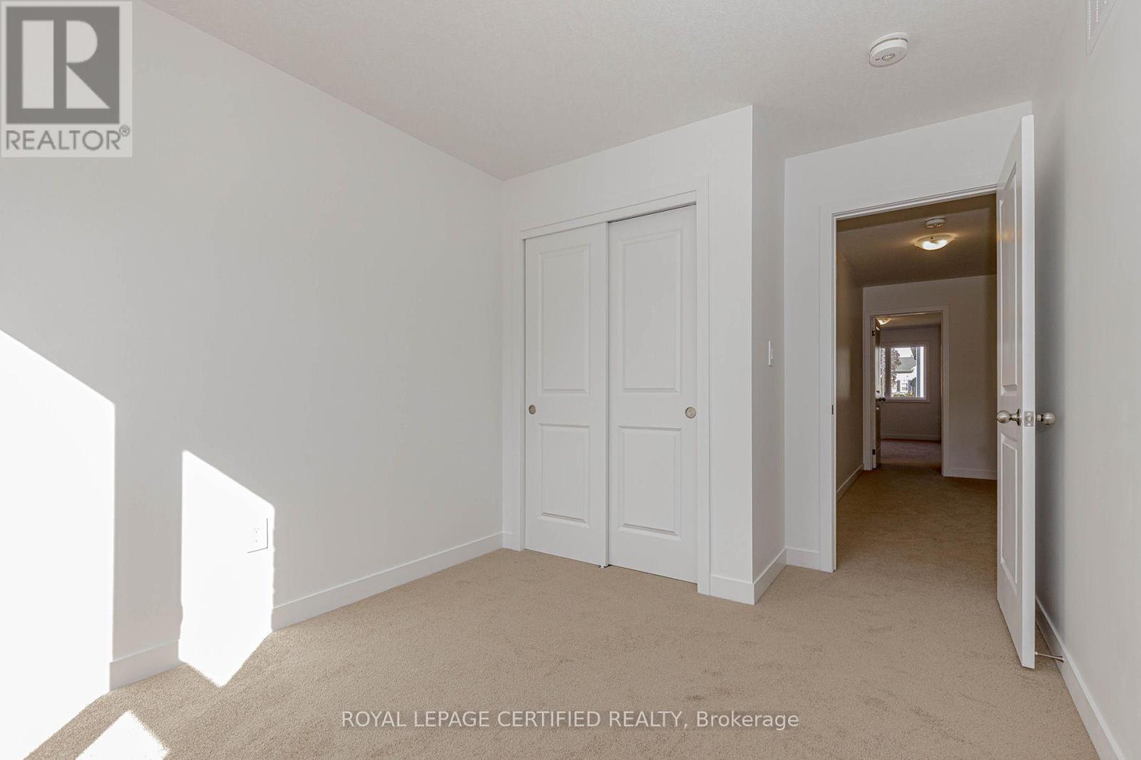 26 Oak Forest Common Crescent Property Photo 39
