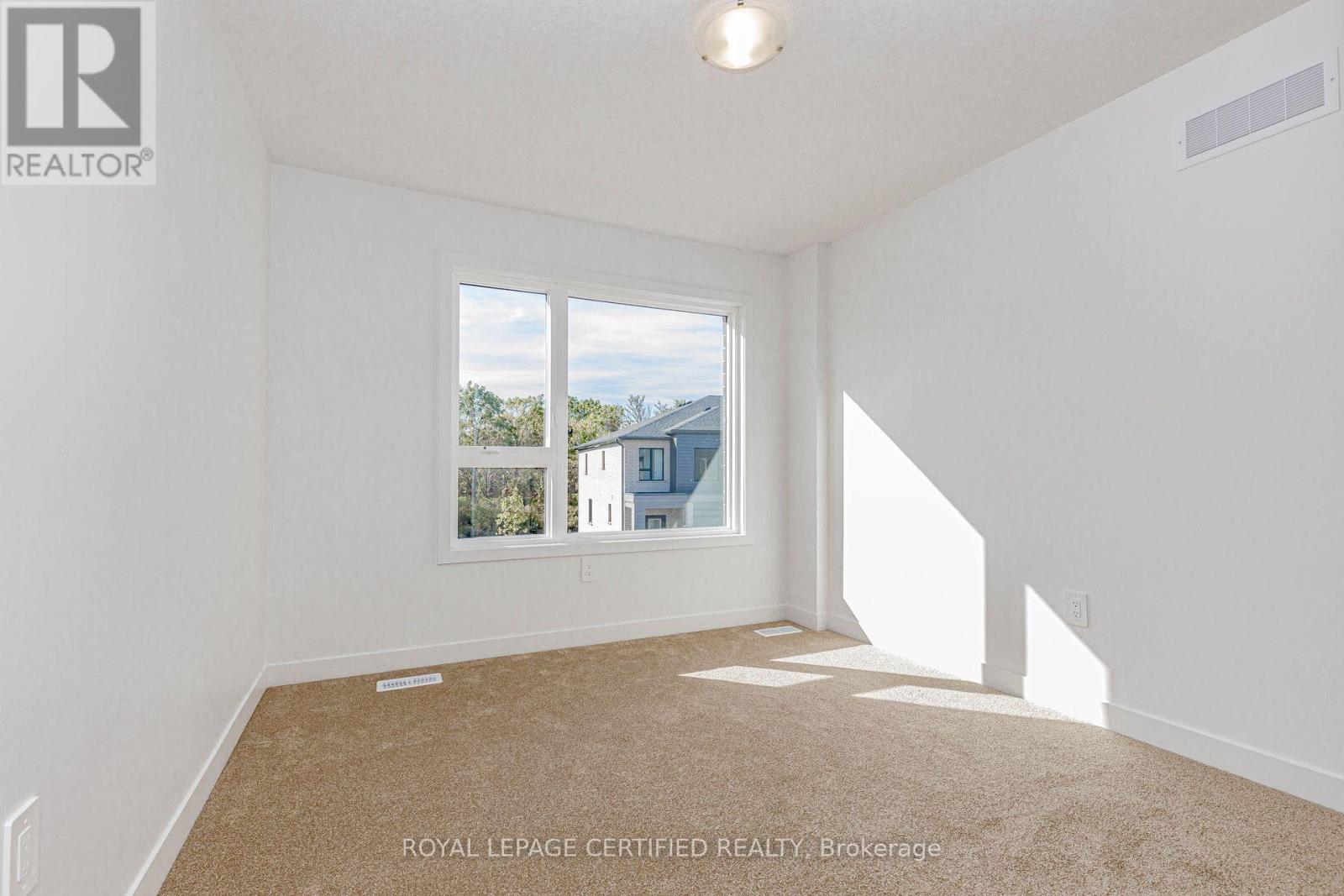 26 Oak Forest Common Crescent Property Photo 41