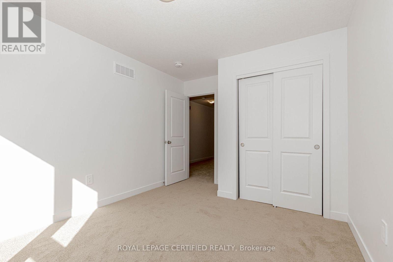 26 Oak Forest Common Crescent Property Photo 42