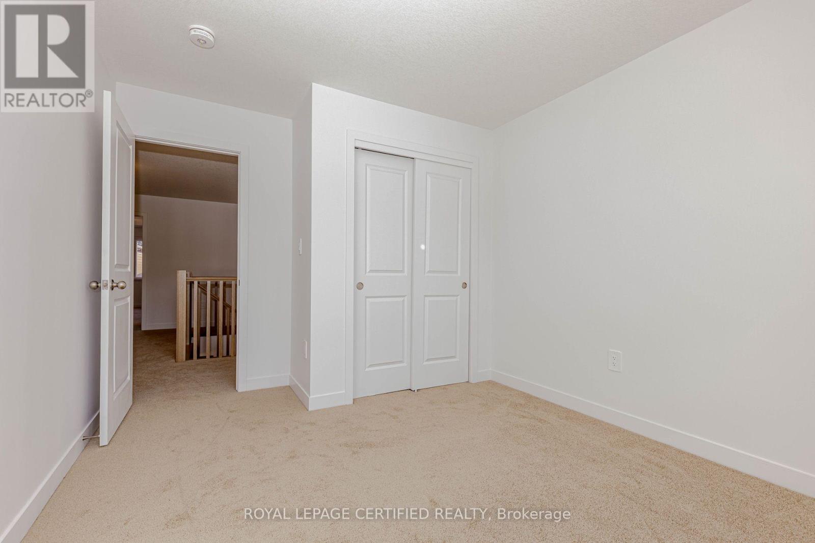 26 Oak Forest Common Crescent Property Photo 43