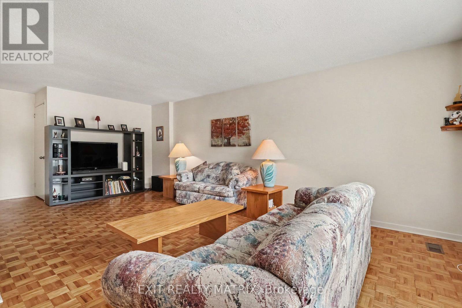 1887 Elmridge Drive Property Photo 4