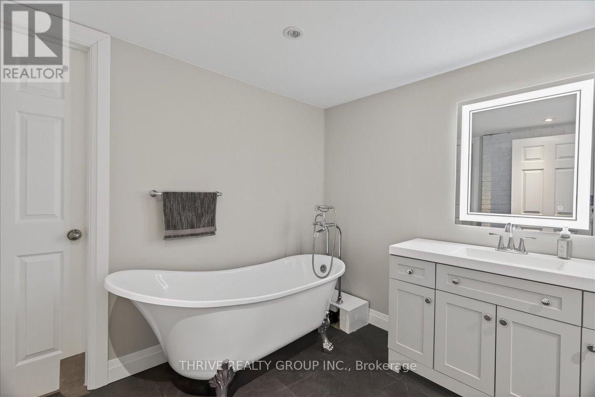 24 Church Street W Property Photo 26