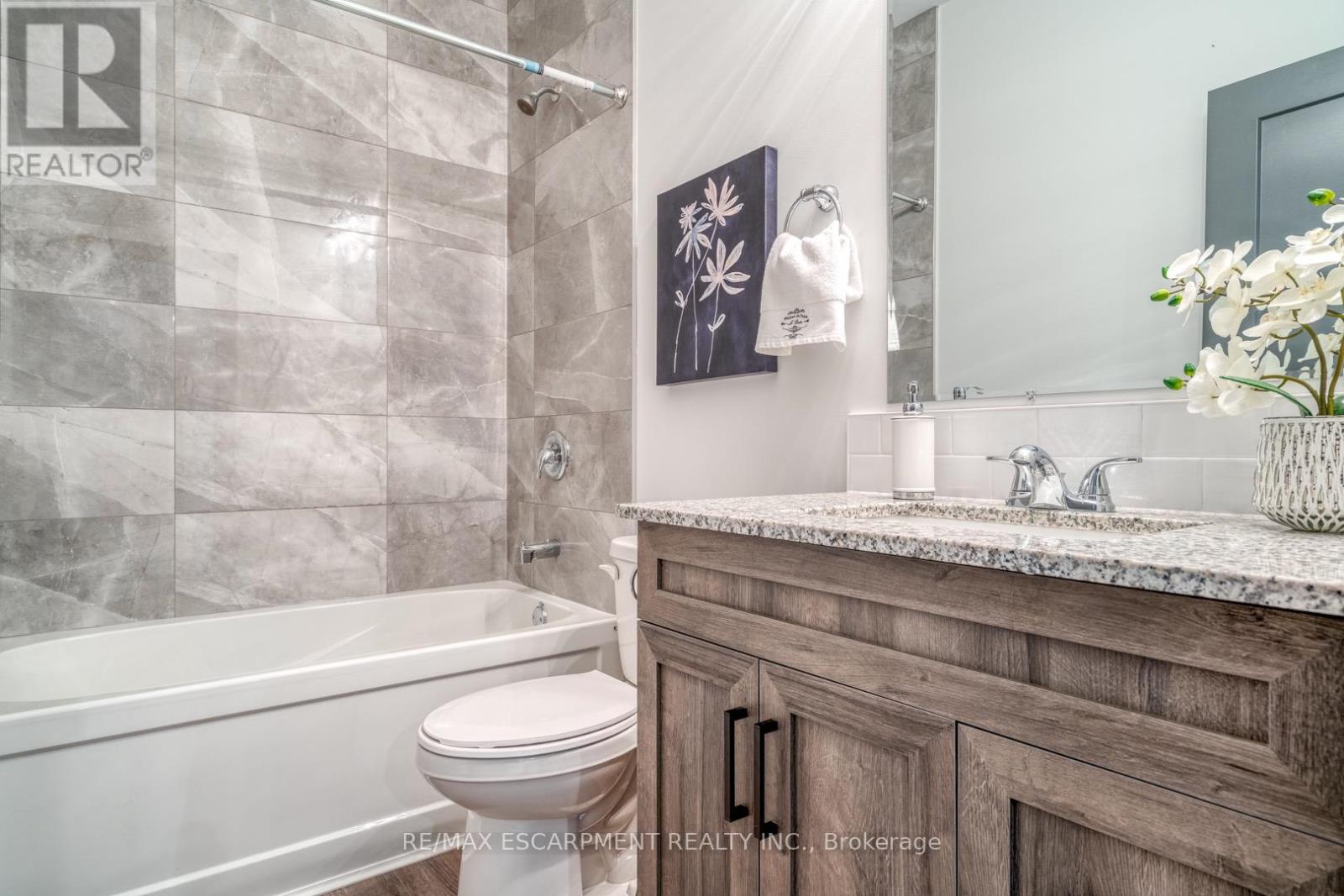 52 Barton Street E Property Photo 4