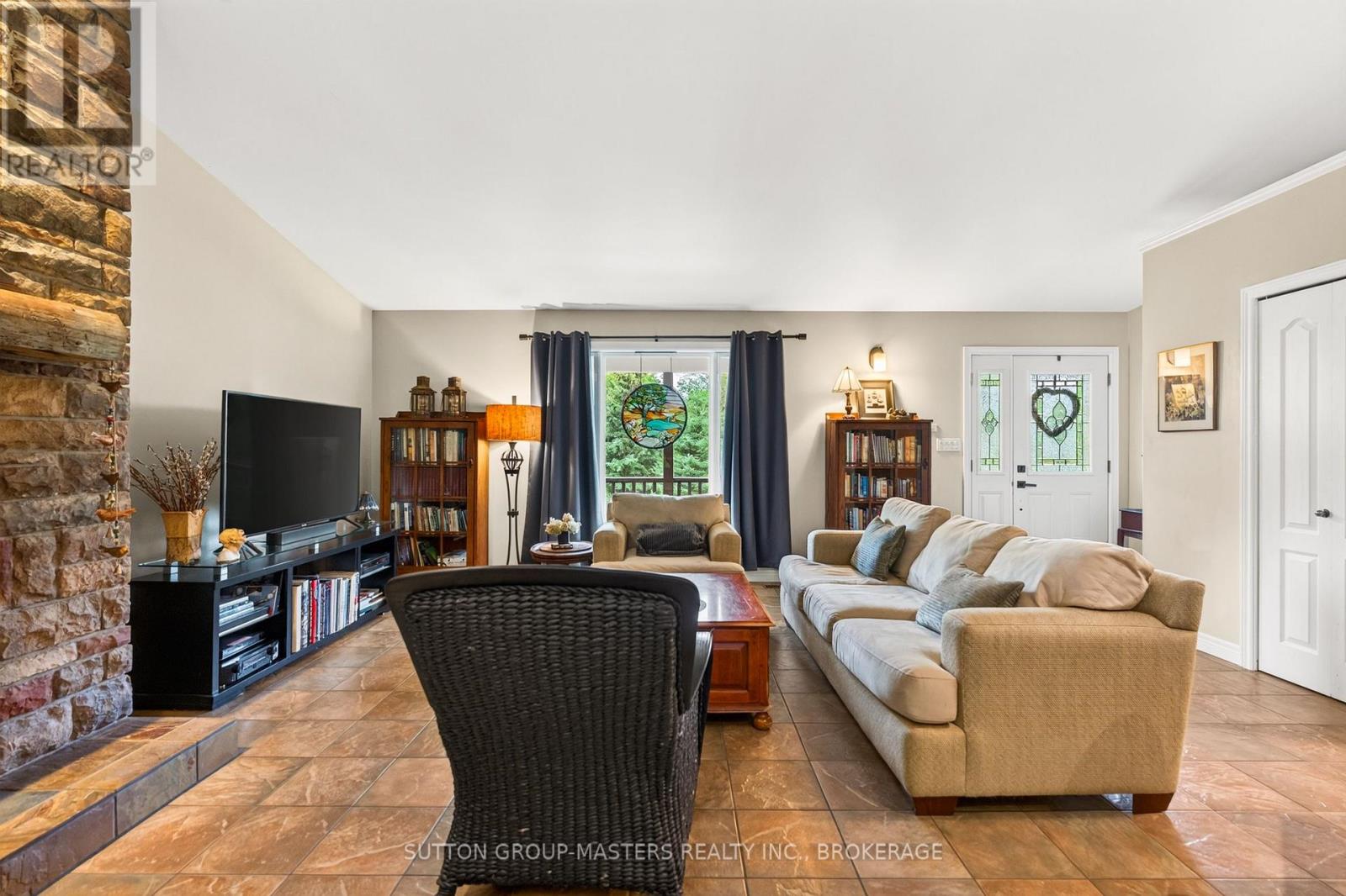 4126 Hideaway Lane Property Photo 6