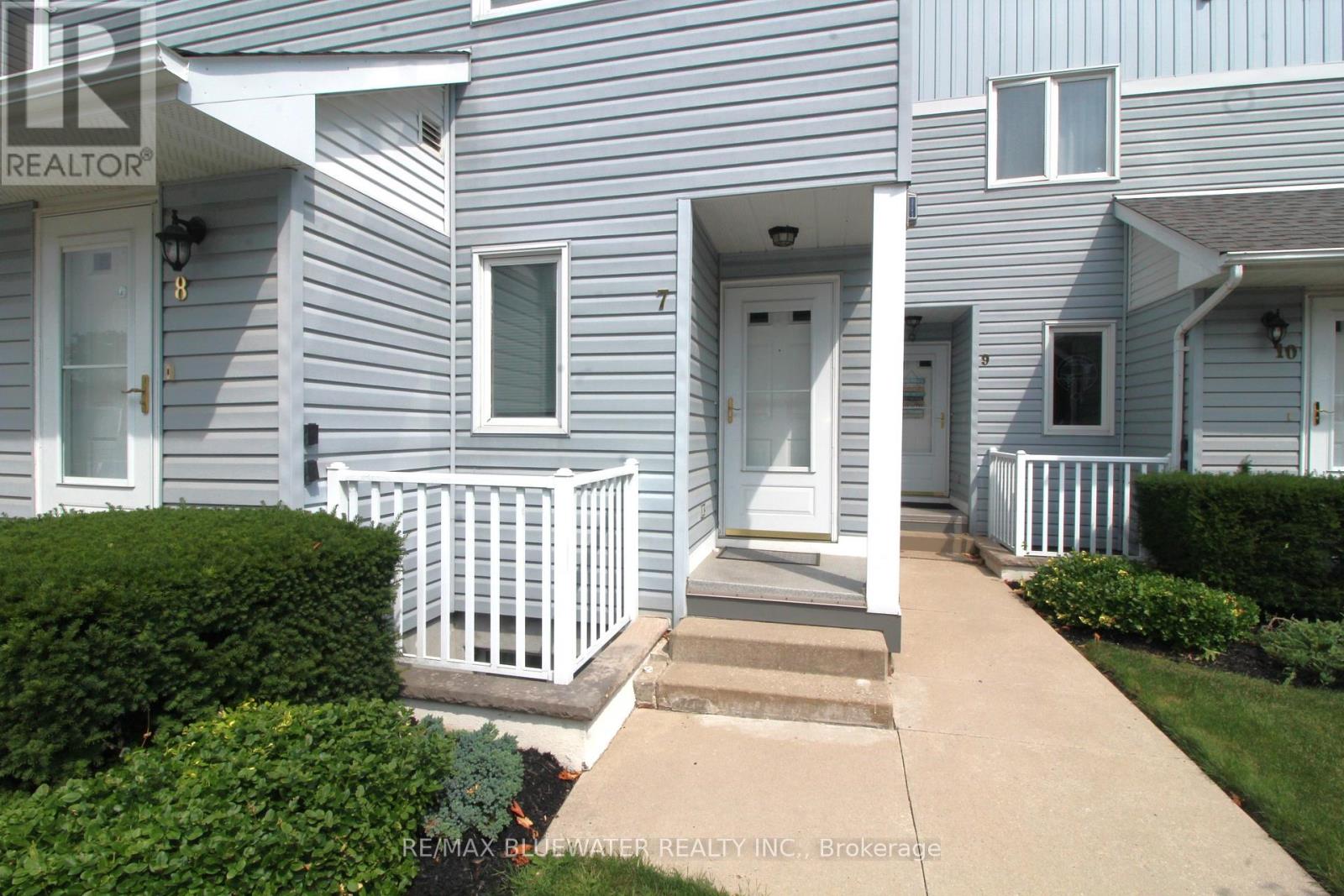 7 - 48 Ontario Street S Property Photo 5