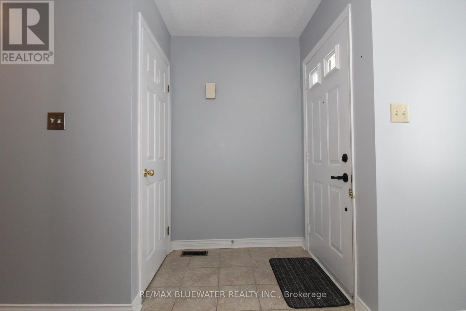 7 - 48 Ontario Street S Property Photo 6