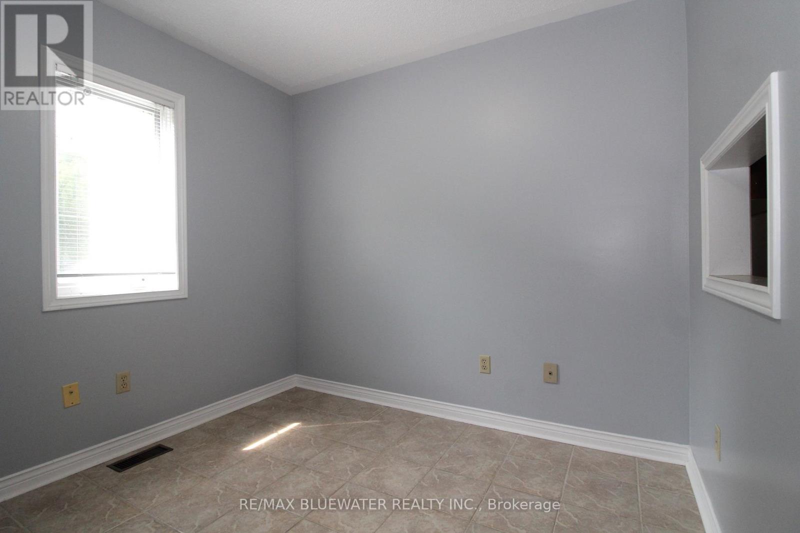 7 - 48 Ontario Street S Property Photo 7