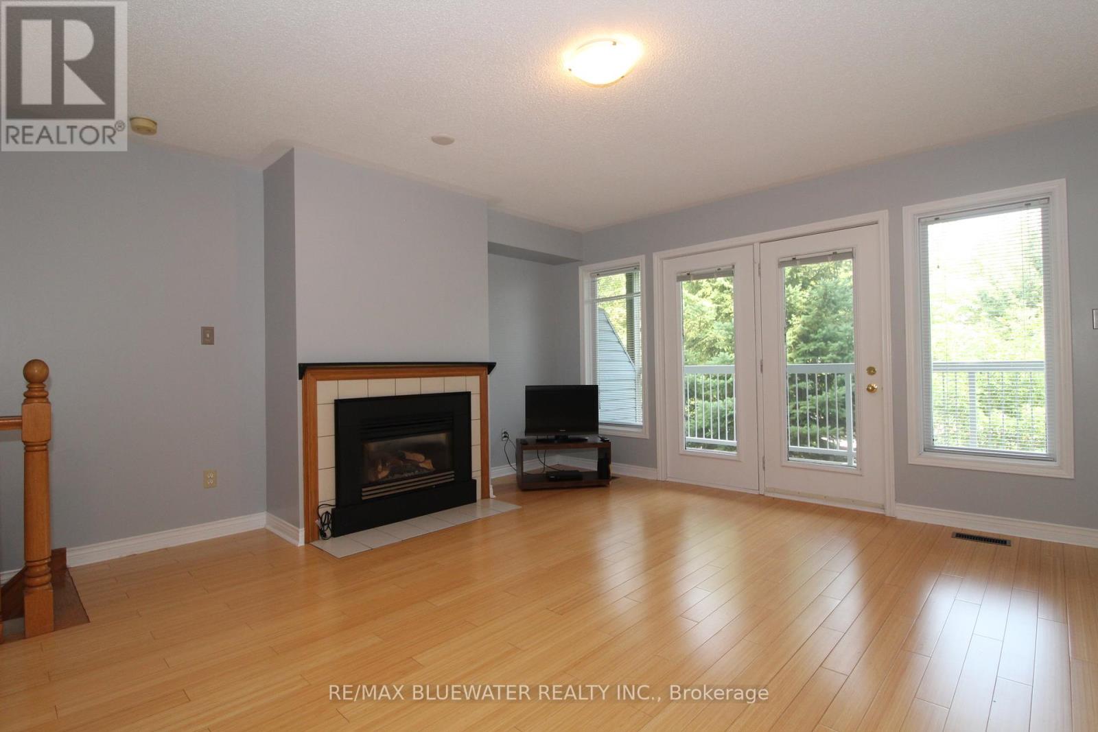 7 - 48 Ontario Street S Property Photo 14