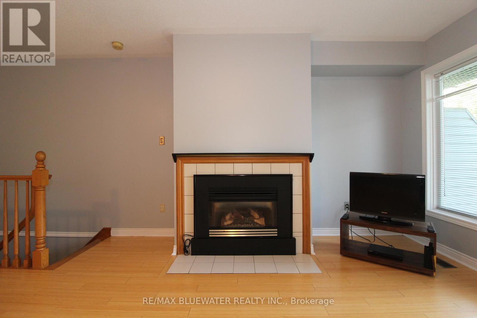 7 - 48 Ontario Street S Property Photo 16