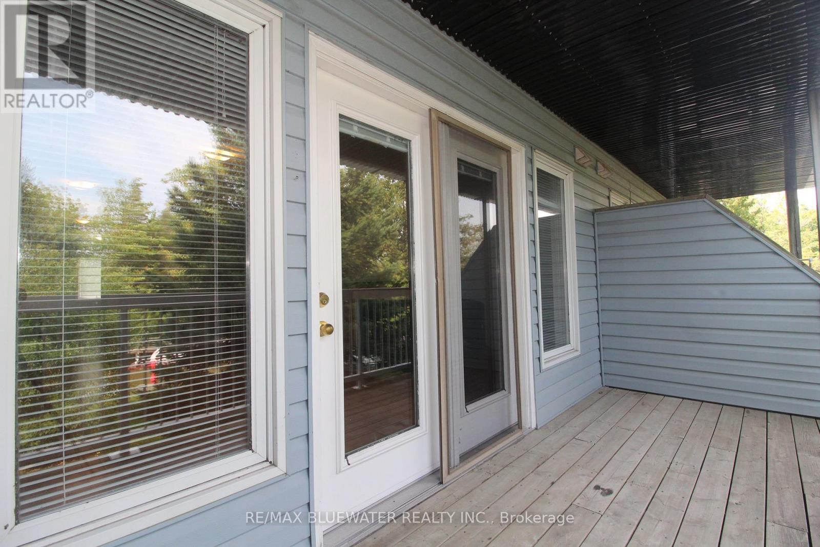 7 - 48 Ontario Street S Property Photo 17