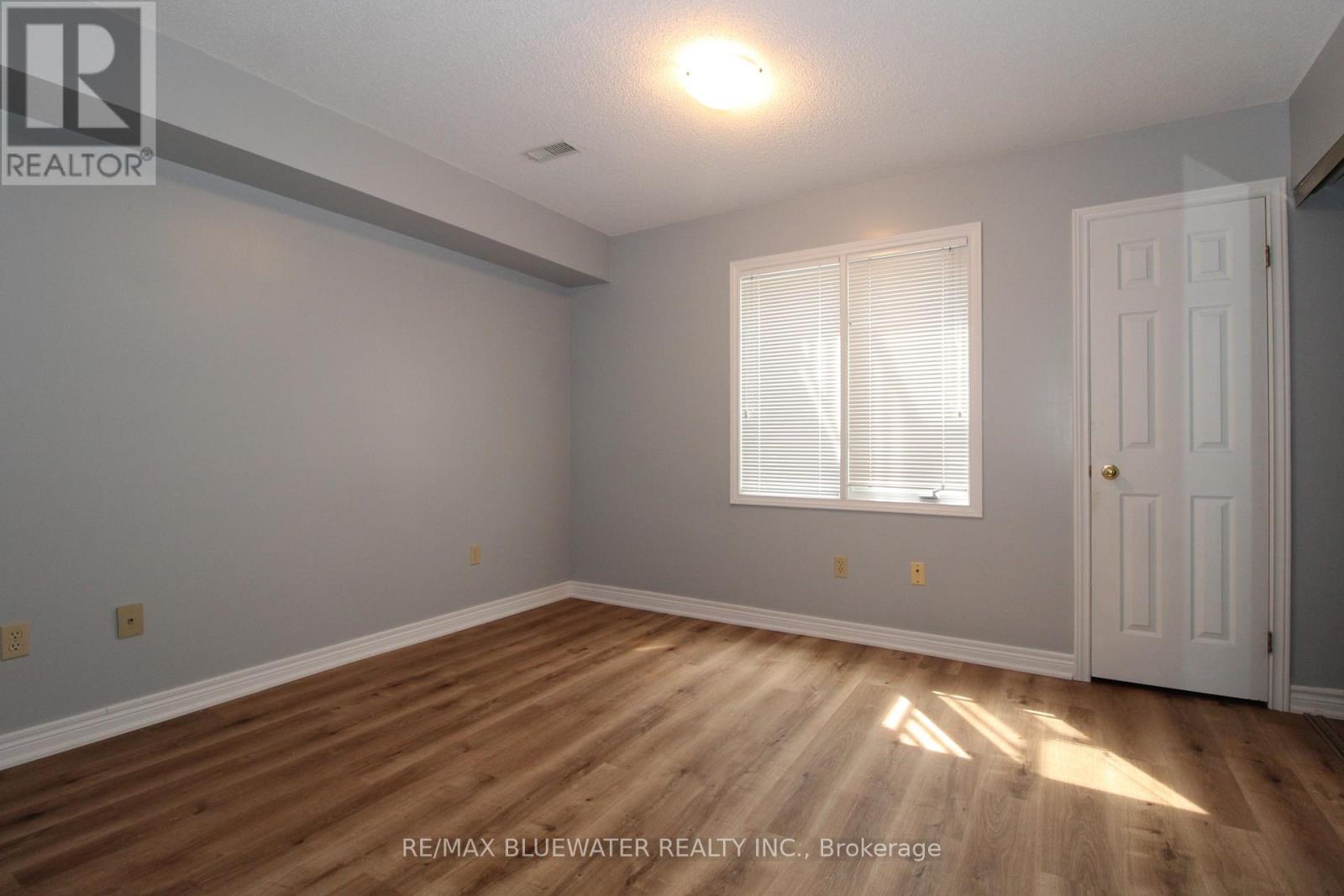 7 - 48 Ontario Street S Property Photo 19