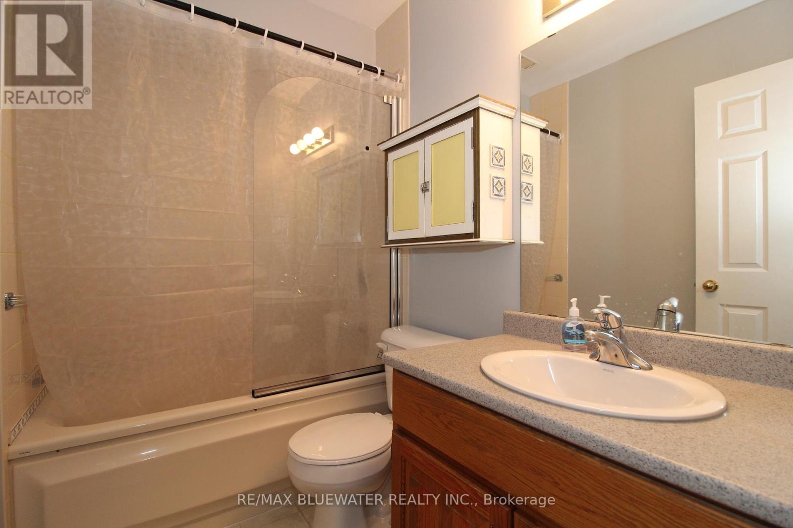 7 - 48 Ontario Street S Property Photo 21