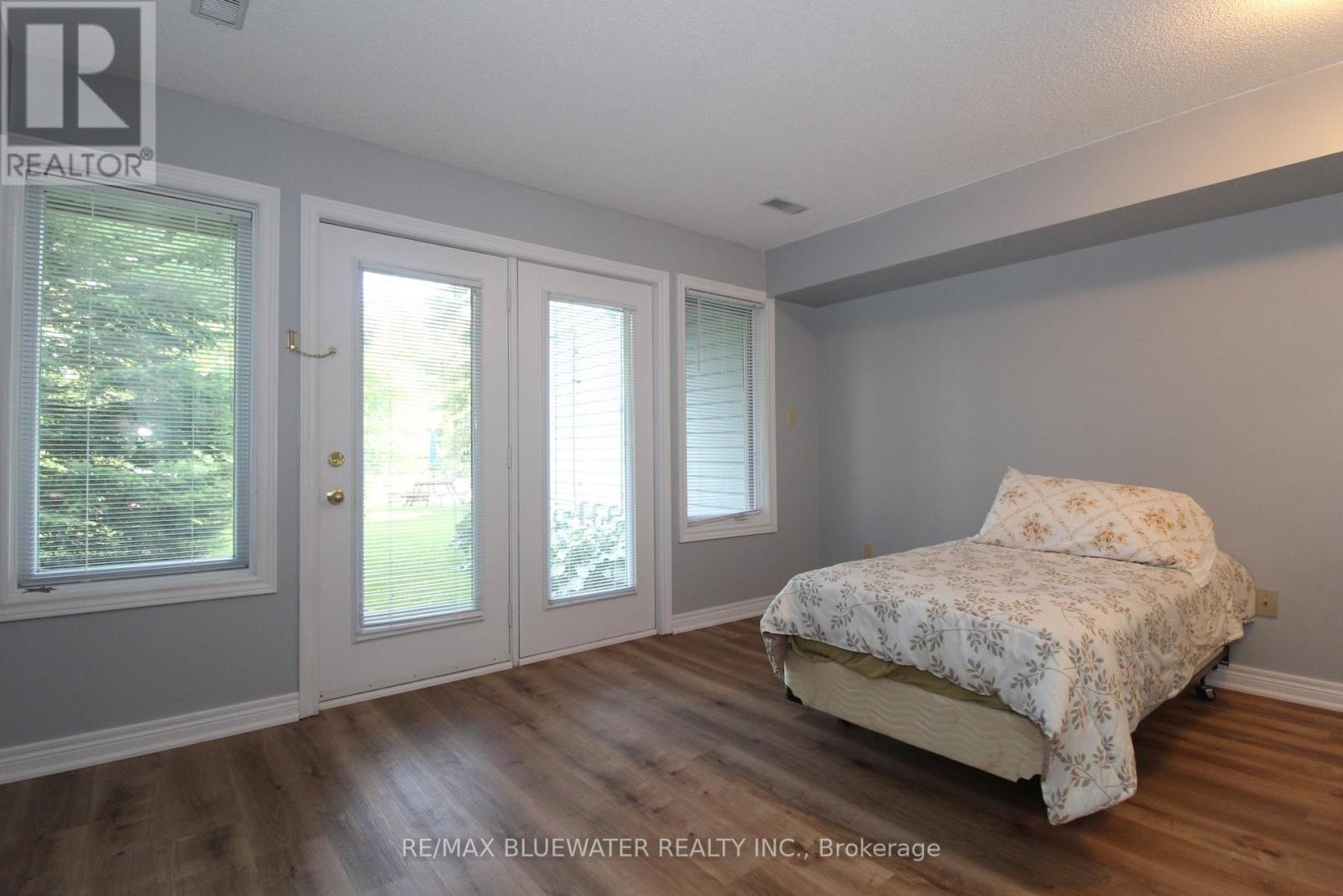 7 - 48 Ontario Street S Property Photo 22