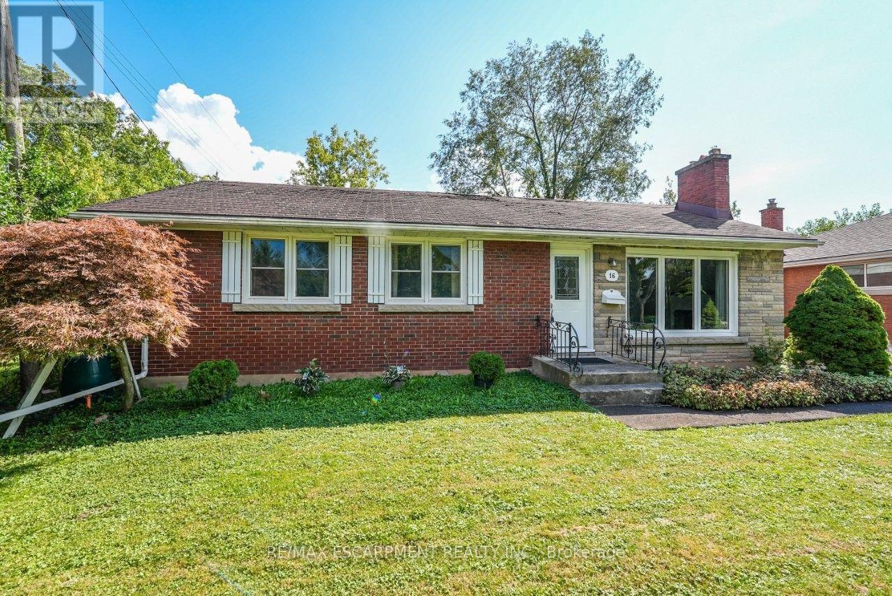 16 Byrne Boulevard Property Photo 1
