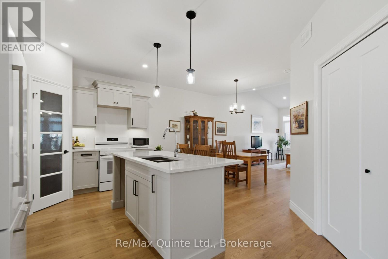 94 Raycroft Drive Property Photo 4
