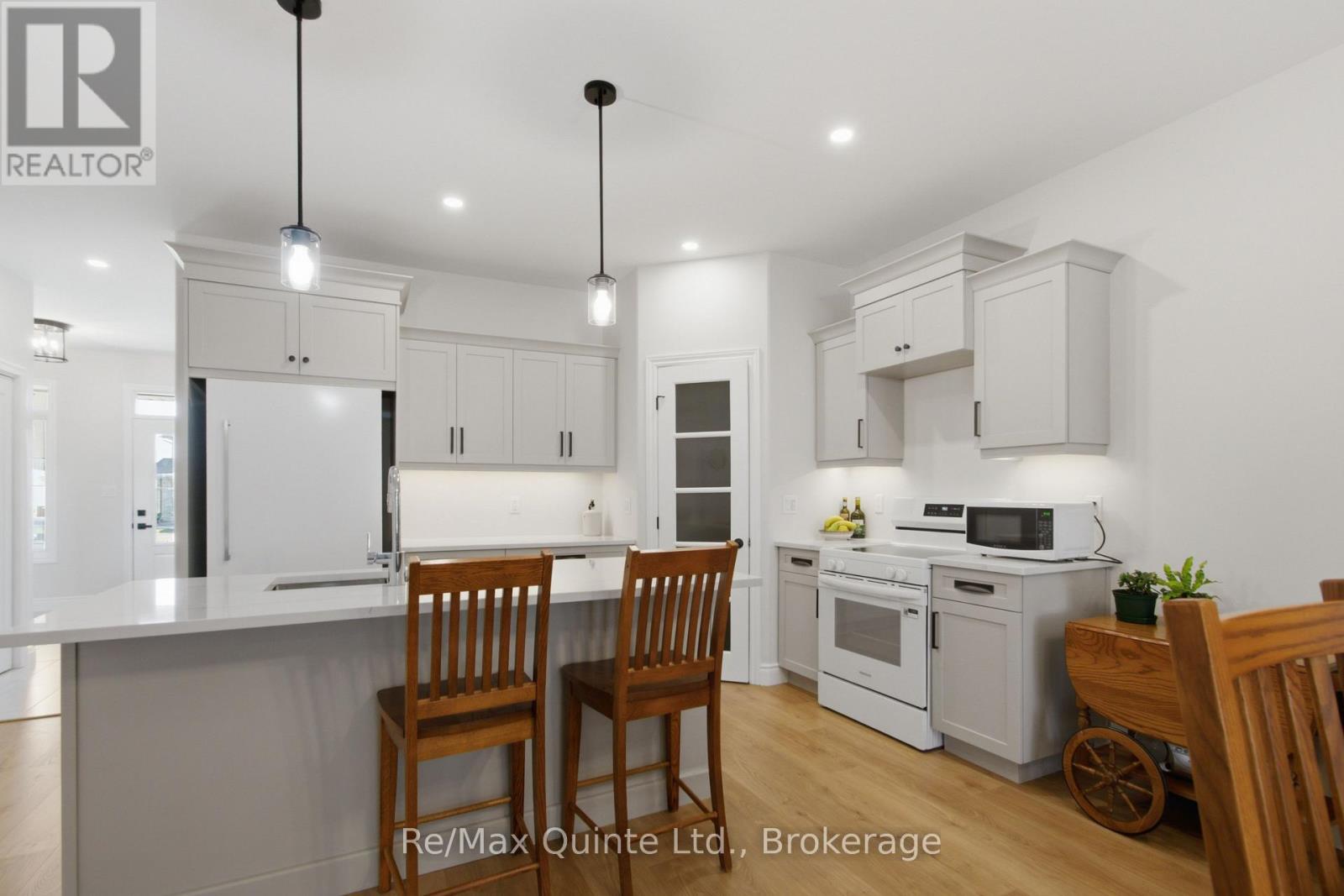 94 Raycroft Drive Property Photo 6