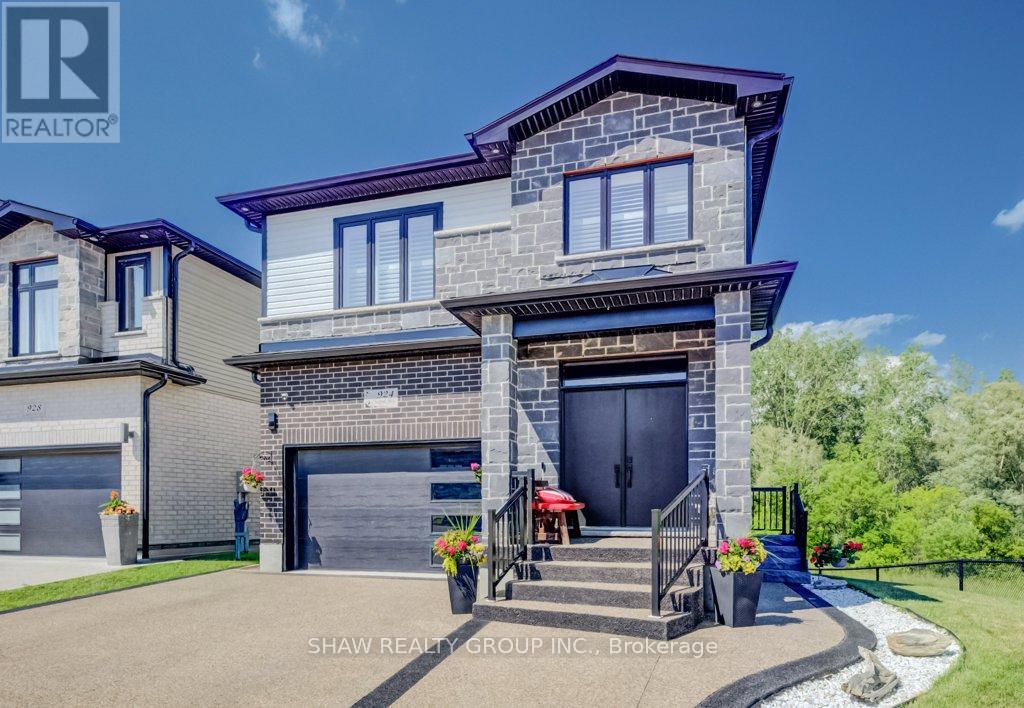 924 CHAPEL HILL COURT