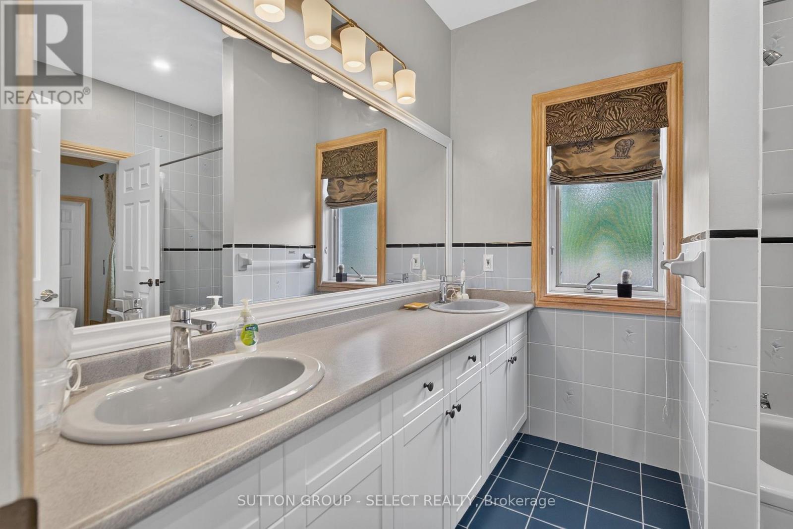 173 Whiteacres Drive Property Photo 27