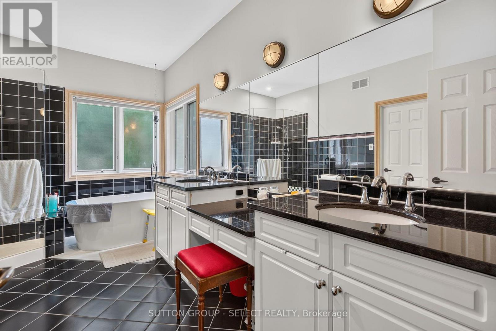 173 Whiteacres Drive Property Photo 33