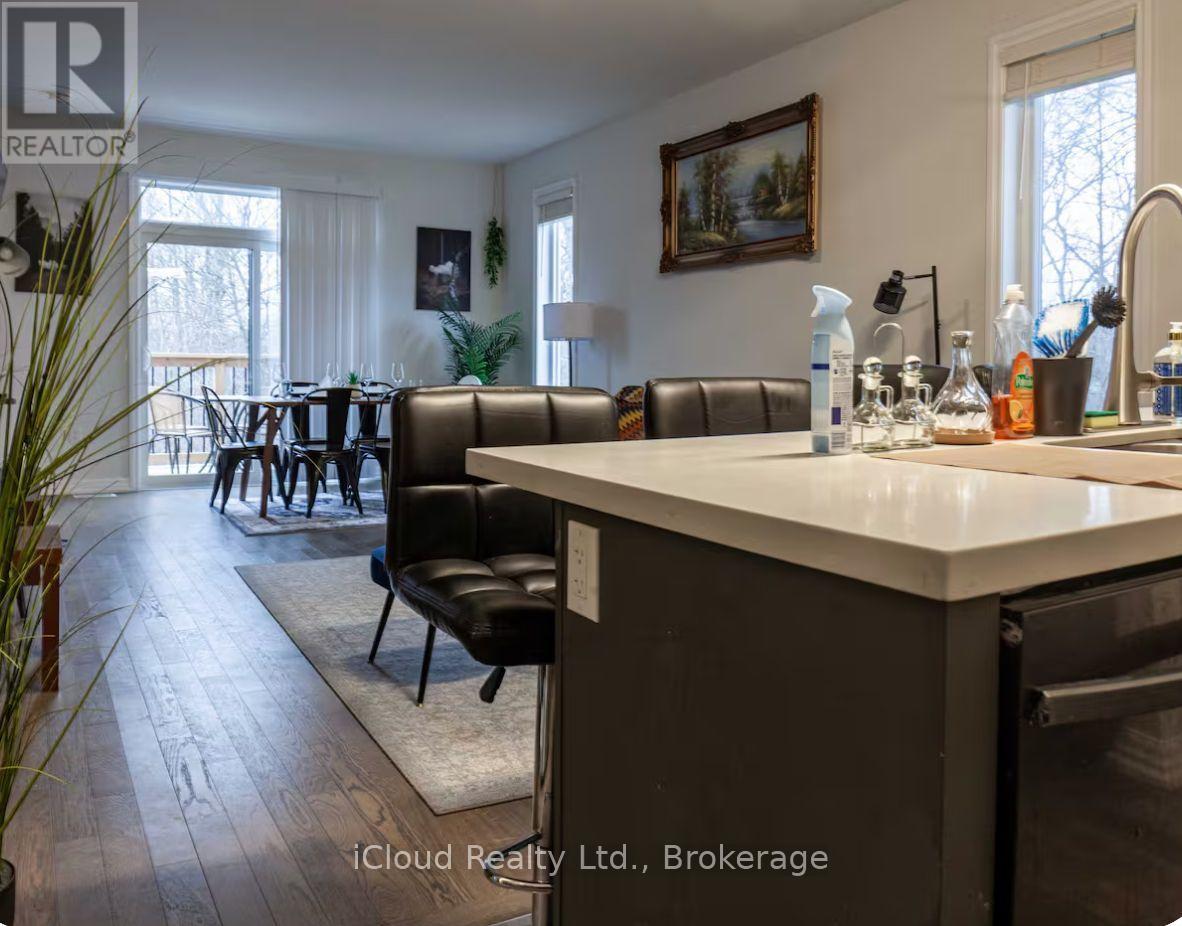 36 - 4311 Mann Street Property Photo 7