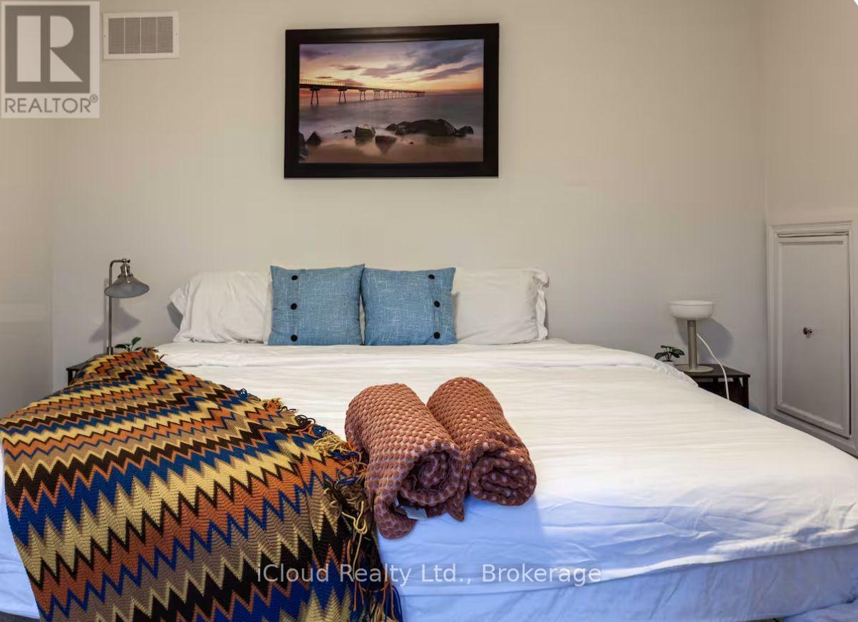 36 - 4311 Mann Street Property Photo 16