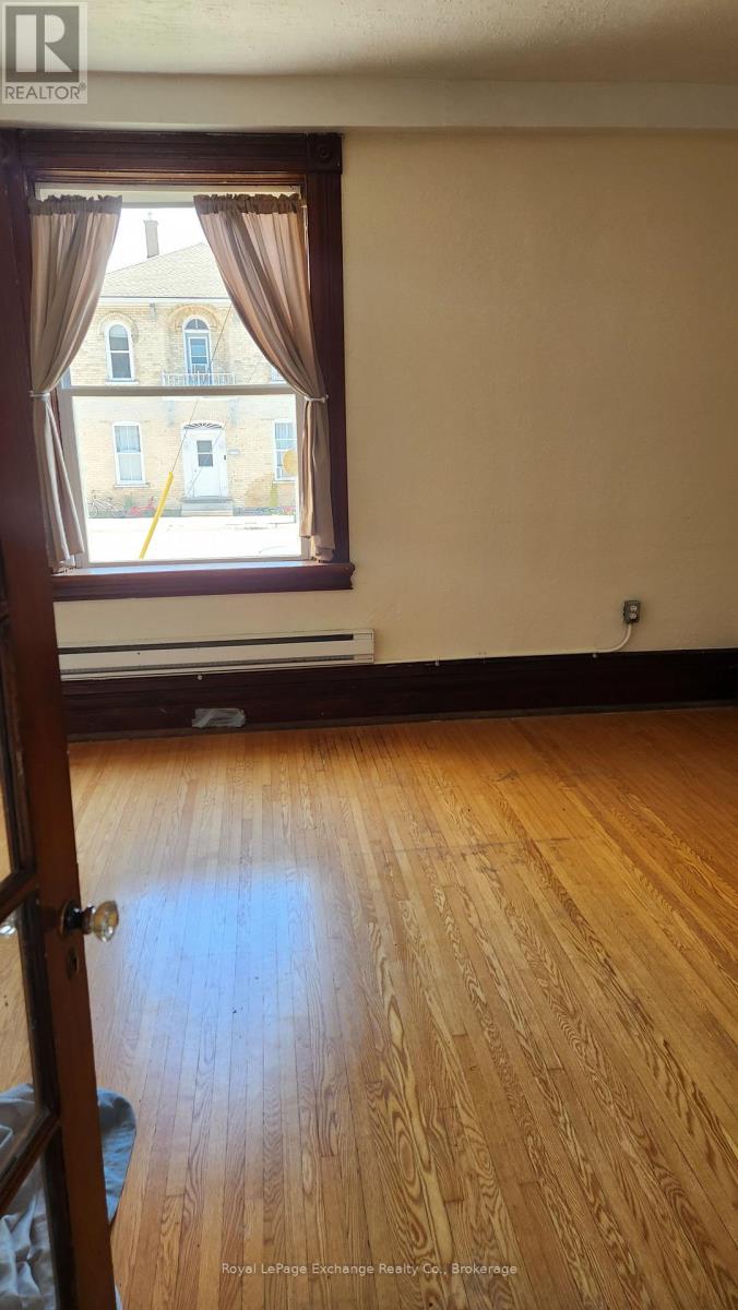 75 Huron Street Property Photo 3