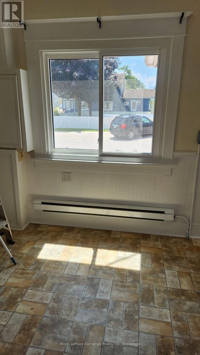 75 Huron Street Property Photo 7
