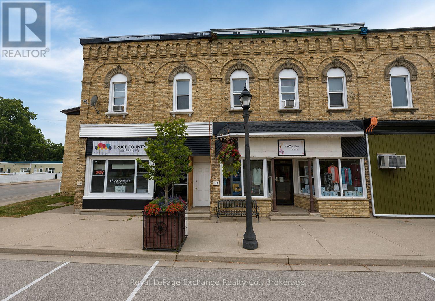 75 Huron Street Property Photo 8