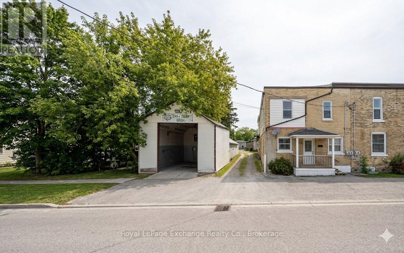 75 Huron Street Property Photo 9