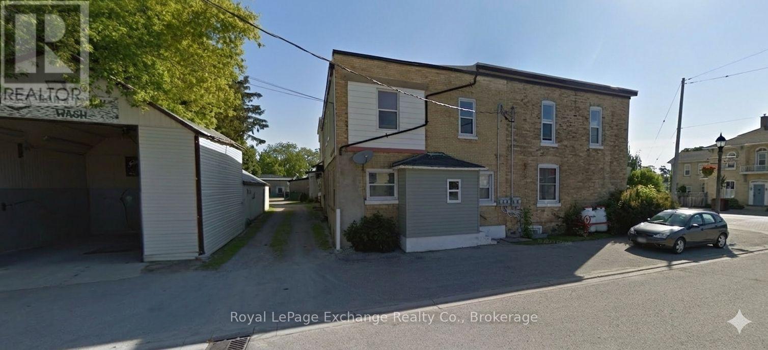 75 Huron Street Property Photo 10